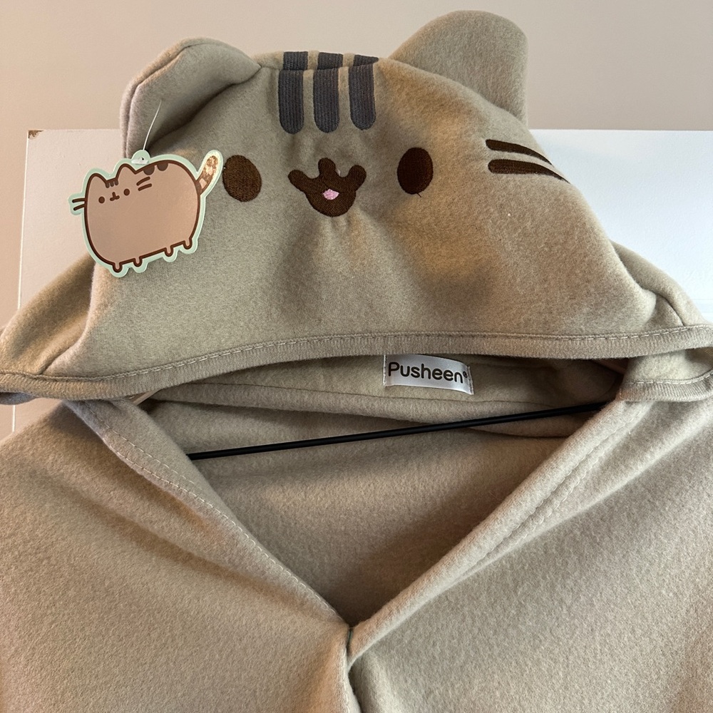 Pusheen Hooded Fleece Poncho NWT - 2018 Pusheen Box Exclusive